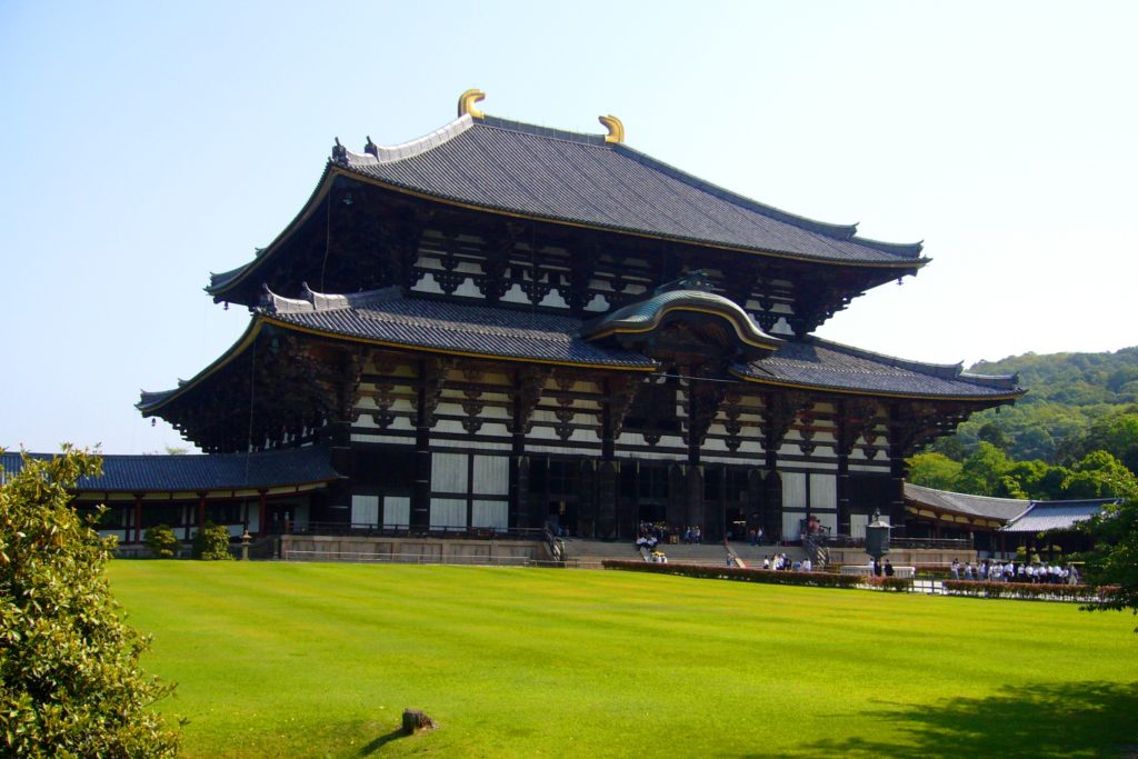 奈良市にある東大寺の大仏殿(春･5月)